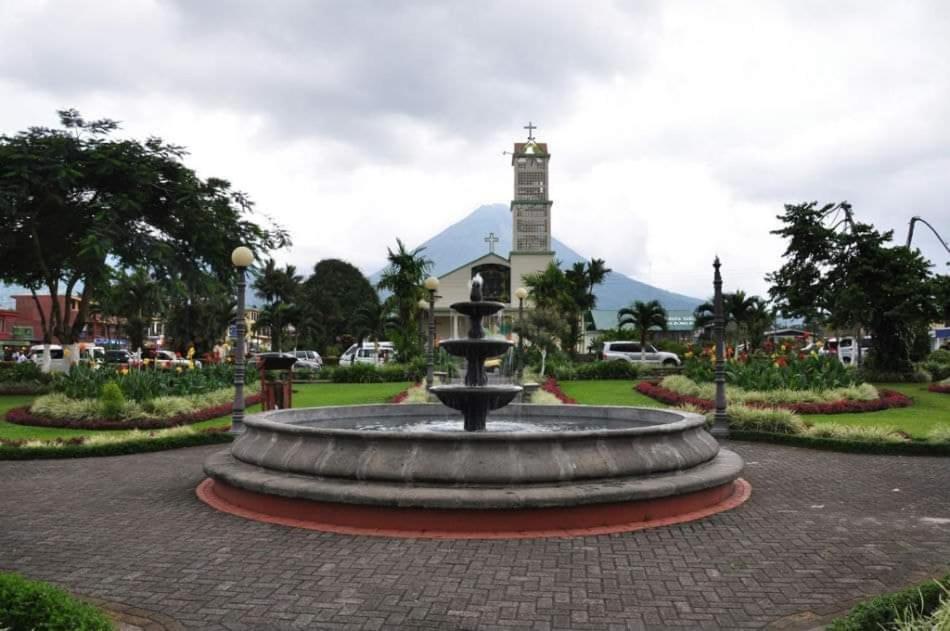 Sleeping Mountain Arenal Hotel La Fortuna Exterior photo